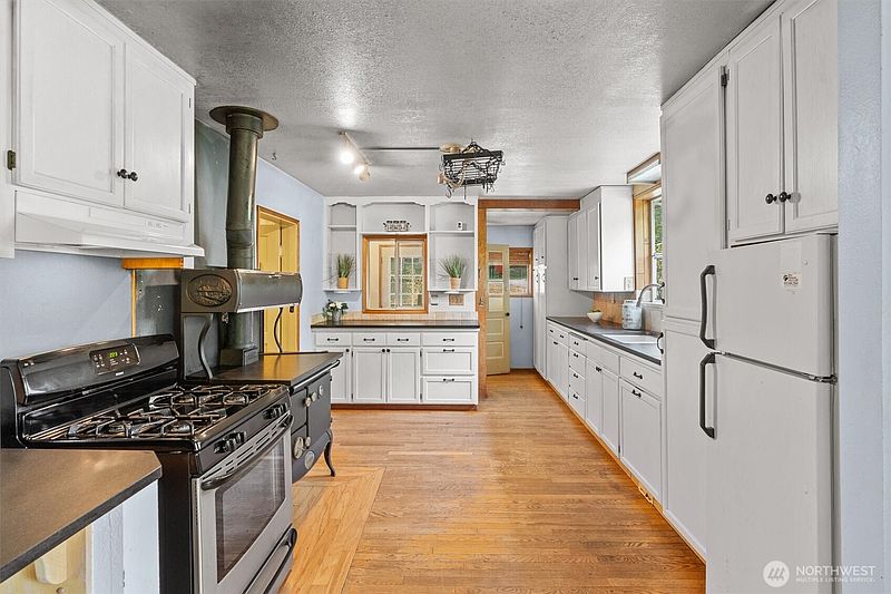 4th image of 31017 144th Avenue E