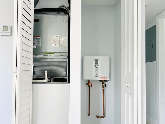 5th image of 206 SE 1st Ave #5
