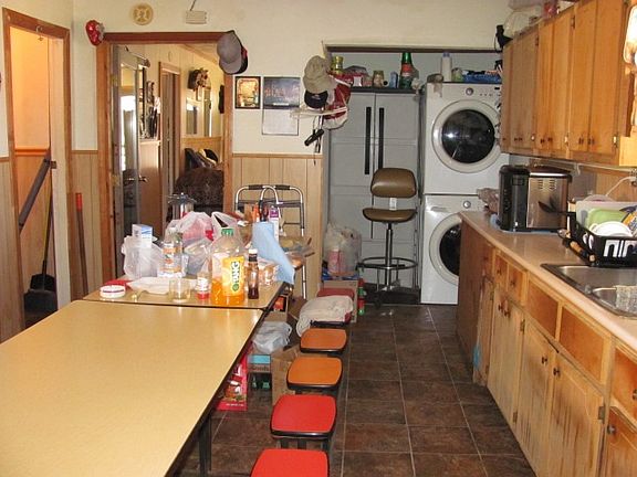 4th image of 214 S Bond Ave