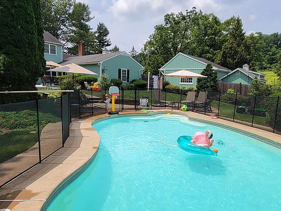 5th image of 3889 Robin Rd