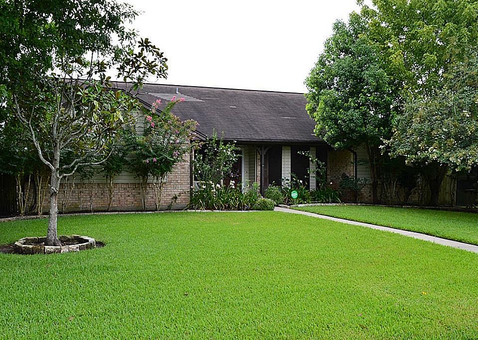1st image of 194 Loch Lomond Dr