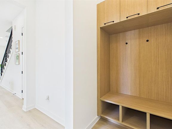 4th image of 2409 Stuart St