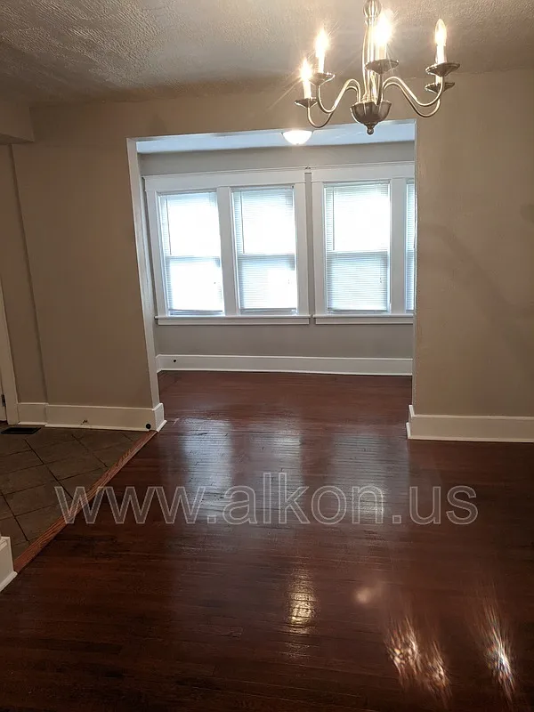 3 bed, 1.5 bath, 1400 sqft, $1,500 — Photo 3