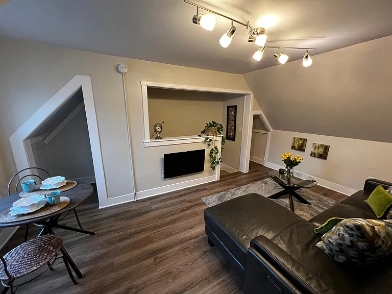 271 Spring St #6 — Photo 8