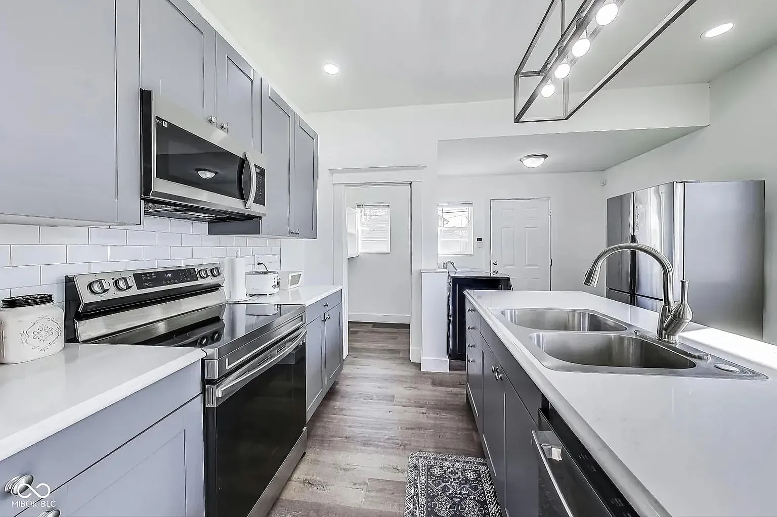 3 bed, 1.5 bath, 1383 sqft, $1,700 — Photo 3