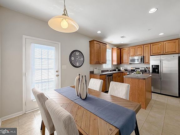 4th image of 46098 W Westbury Blvd