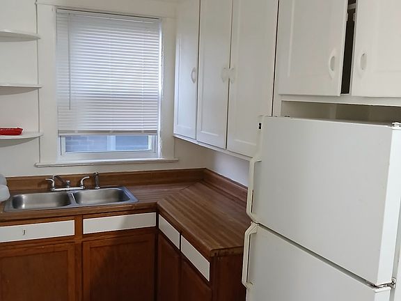 3rd image of 2220 Murray Hill Rd #2