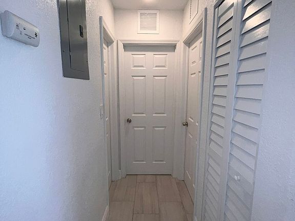 2nd image of 930 NW 33rd Way