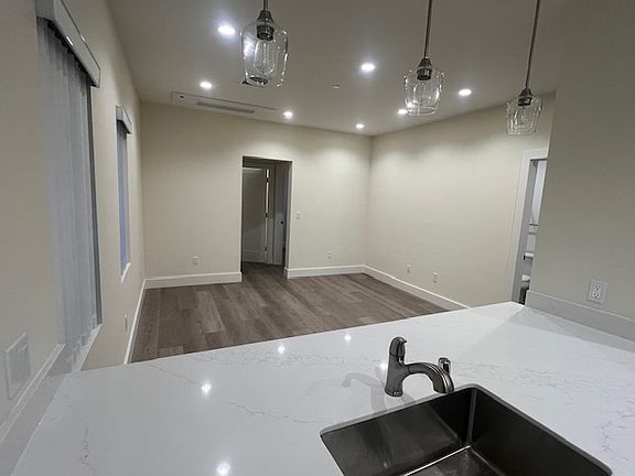 5th image of 1230 Revere Ave #1