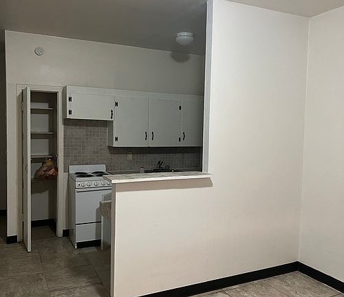 5th image of 921 E 121st Ave APT B