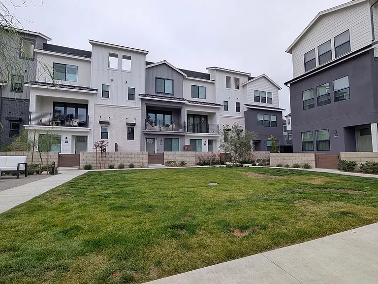 19071 Main St #105 — Photo 18