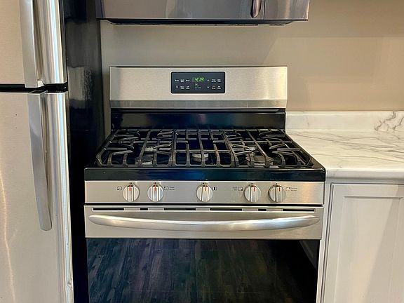 3rd image of 2725 Hackberry St #1