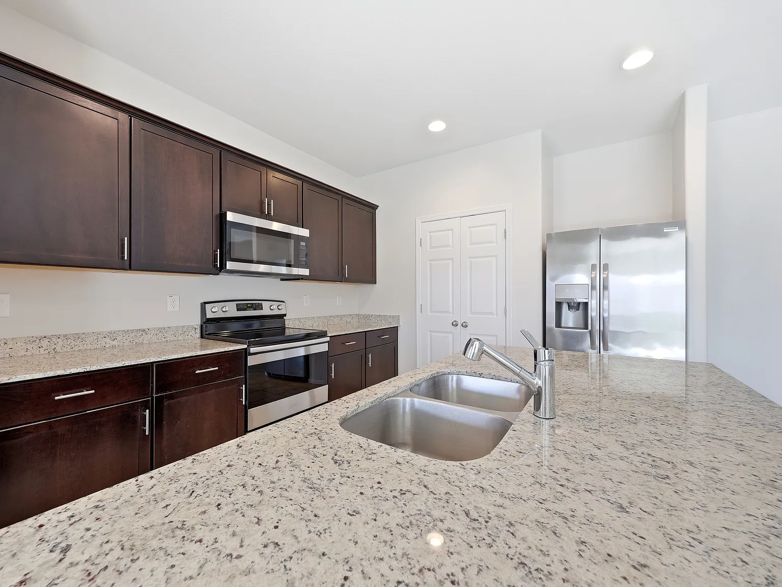 3 bed, 1565 sqft, $1,875 — Photo 2