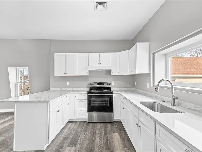 712 Eastern Ave #3 — Photo 1