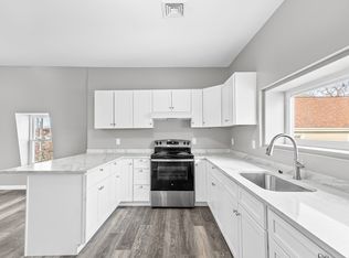 712 Eastern Ave APT 3, Fall River, MA 02723