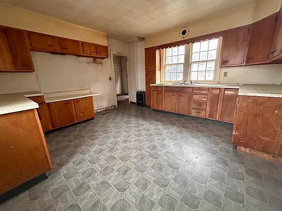 3rd image of 72 Rose St