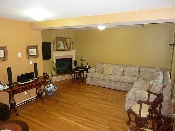 3rd image of 32 Cranberry Court