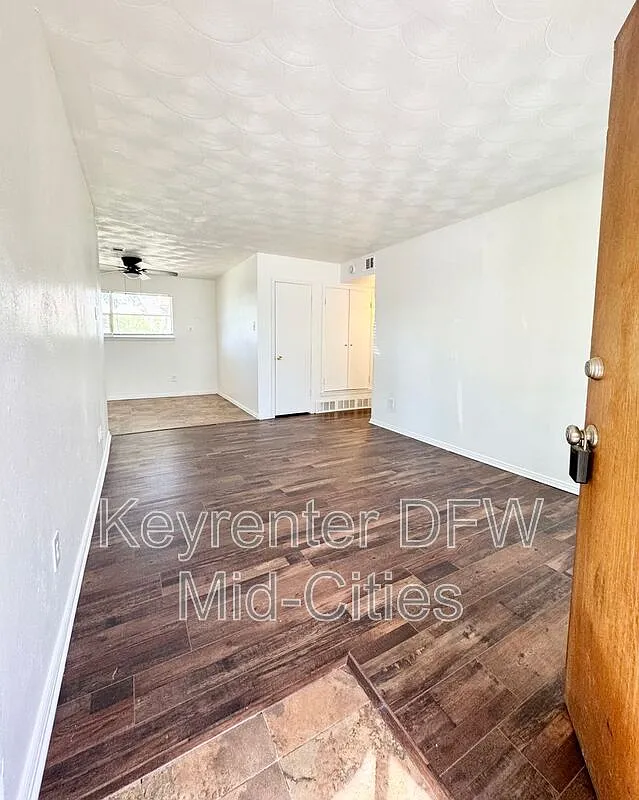 Building Photo - 1225 Fairdale St