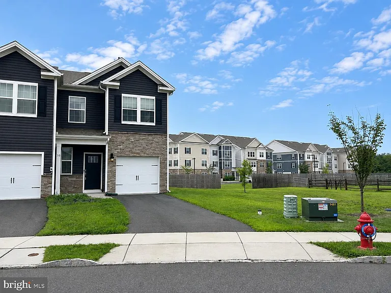 50 Peregrine Way — Photo 1