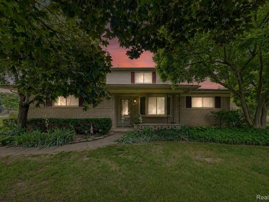 17320 Brill Dr, Clinton Township, MI 48035