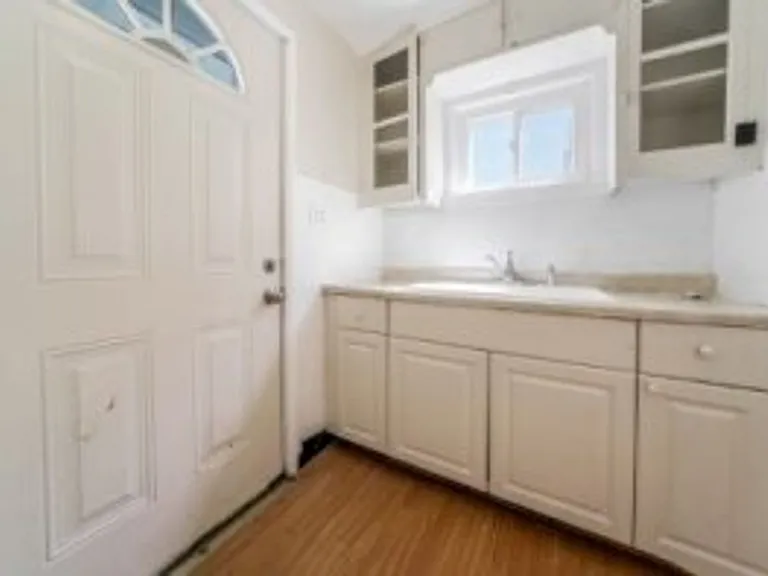 3402 Roehl Ave — Photo 12