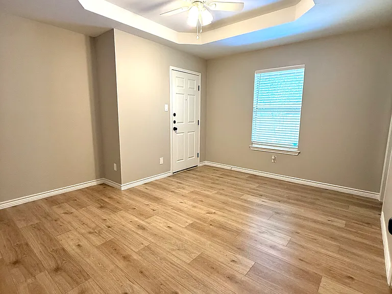 1109 E Avenue M — Photo 13