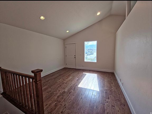 5th image of 379 Utah Dr