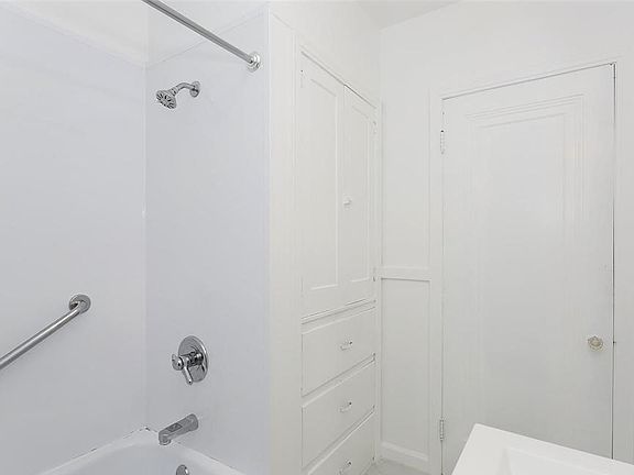 3rd image of 1617 Catalpa Dr