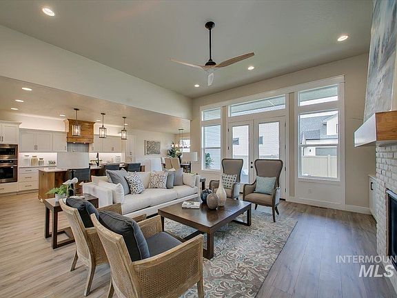 4th image of 20151 Carbondale Ave