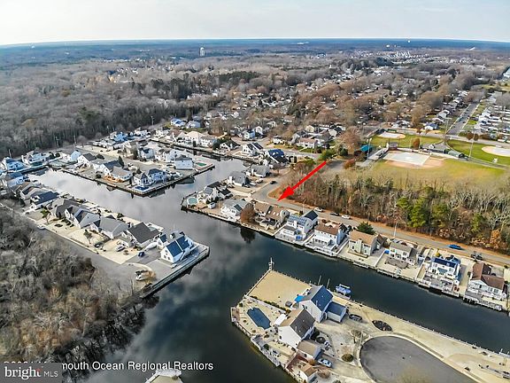 2nd image of 74 Moorage Ave