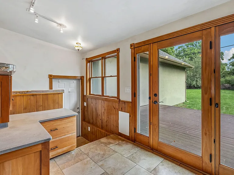 1800 W Mulberry St — Photo 11