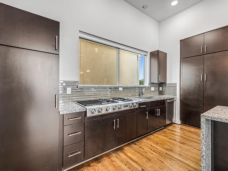802 W Drew St — Photo 14