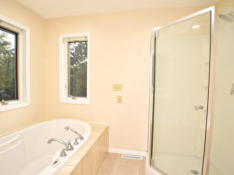 2501 Thomas Ct — Photo 13
