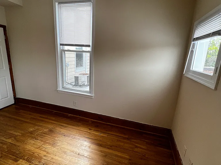 909 W Grace St #3 — Photo 10