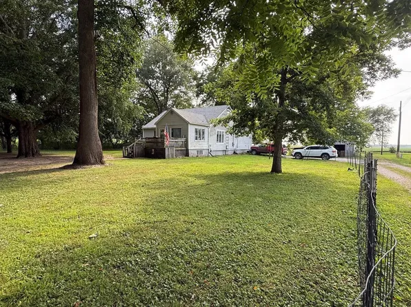 206 S Lake St, Oakford, IL 62673