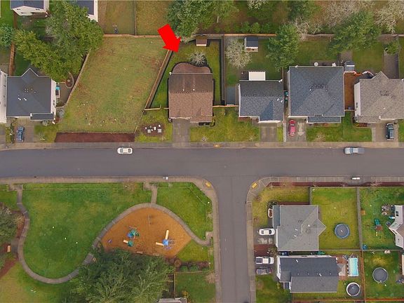 3rd image of 4827 202nd St E