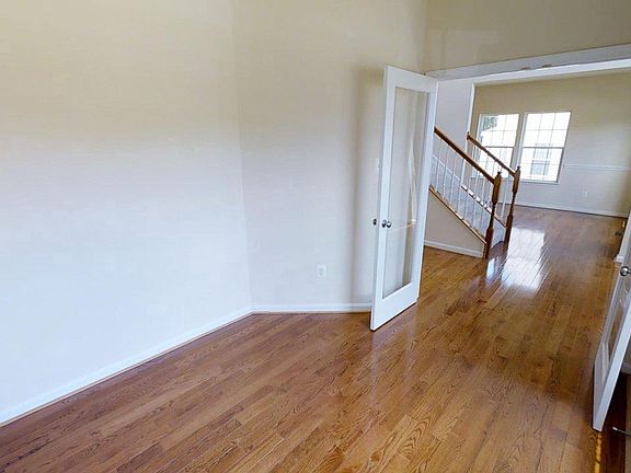 4th image of 5213 Chestnut Manor Ct