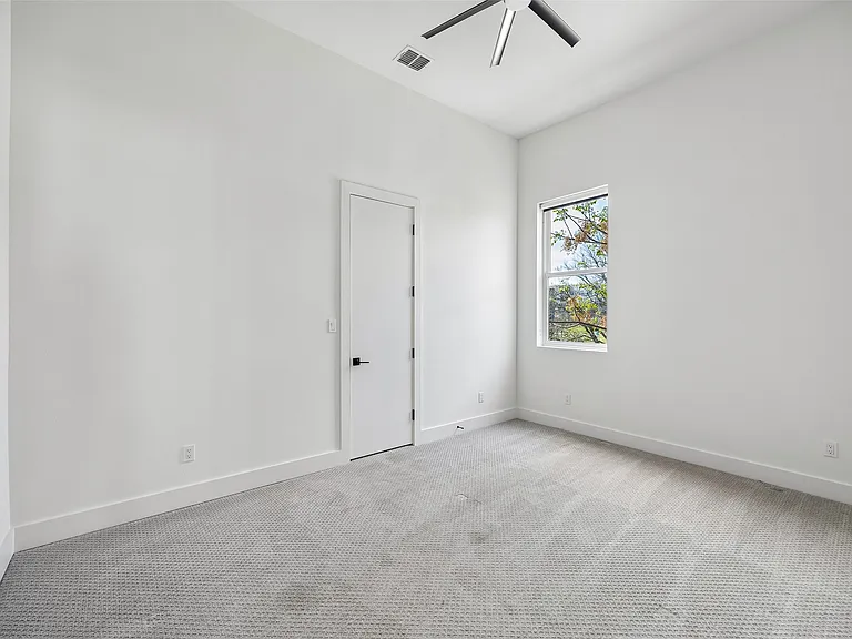 4217 Roseland Ave — Photo 20