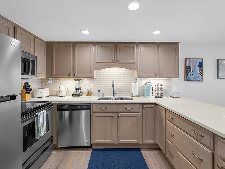 4831 Saxon Dr #205 — Photo 30