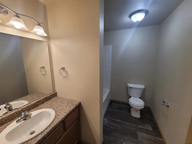 950 Mount Ave — Photo 8