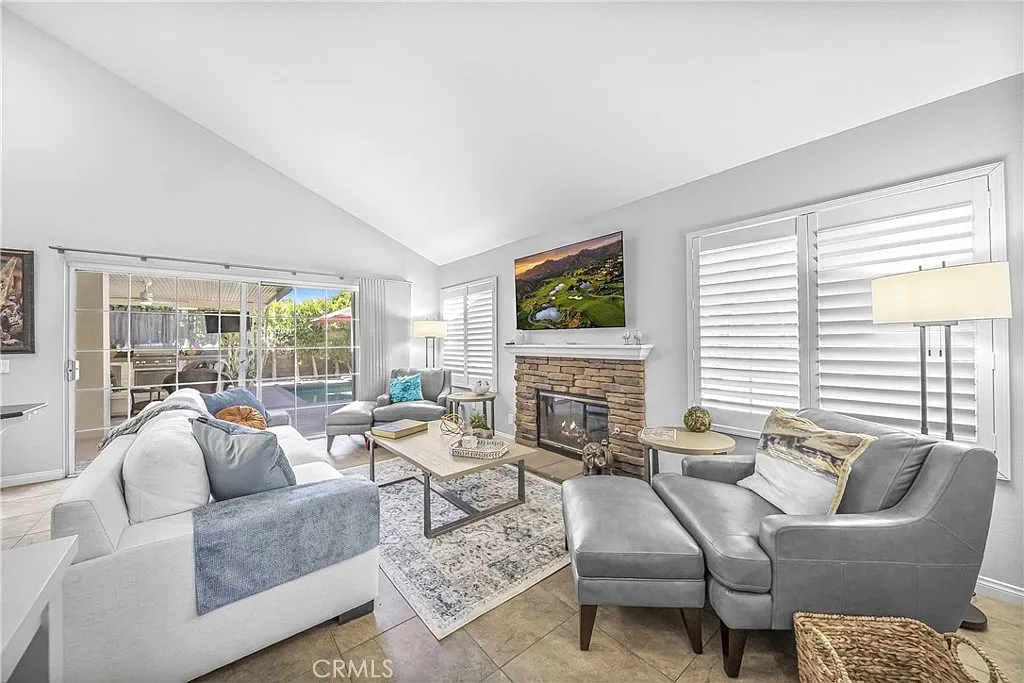 3 bed, 2.5 bath, 2062 sqft, $4,999 — Photo 4