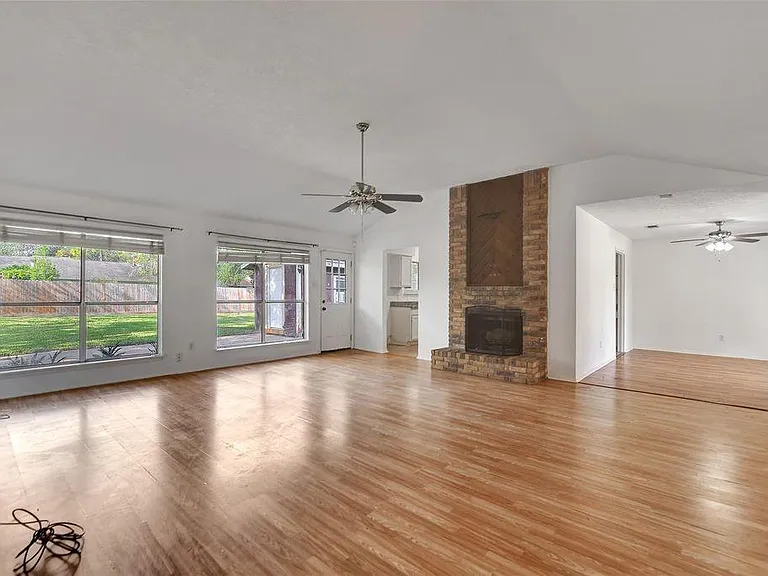 1311 Oak Hollow Dr — Photo 6