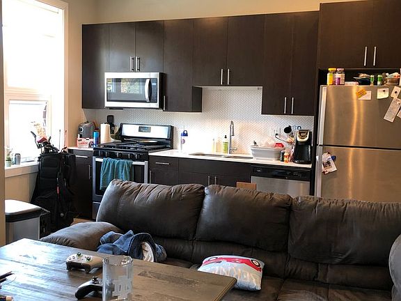 3rd image of 935 W Belle Plaine Ave #206