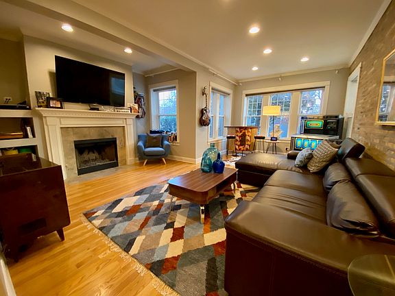 2nd image of 3910 W Byron St #1E