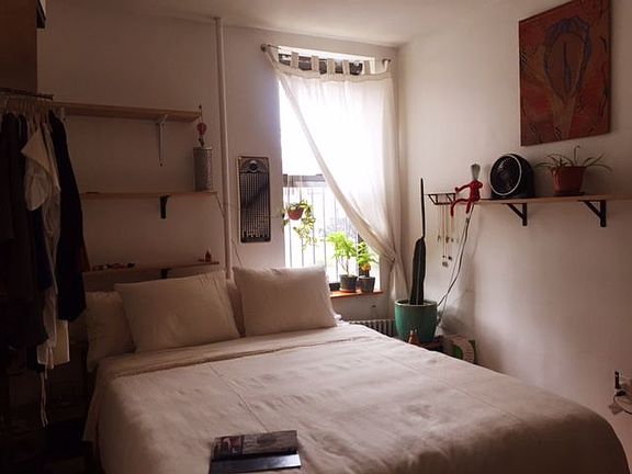 5th image of 217 Van Brunt St APT 1F