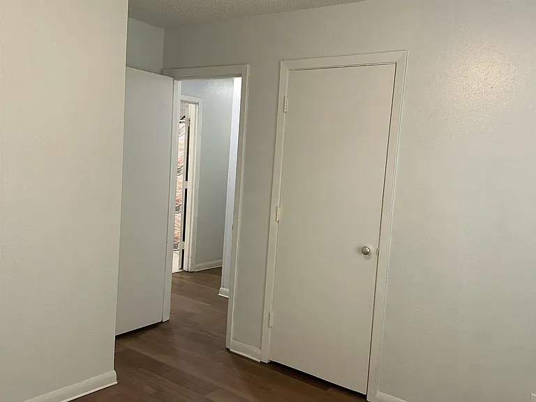 1052 N Lincoln St — Photo 21