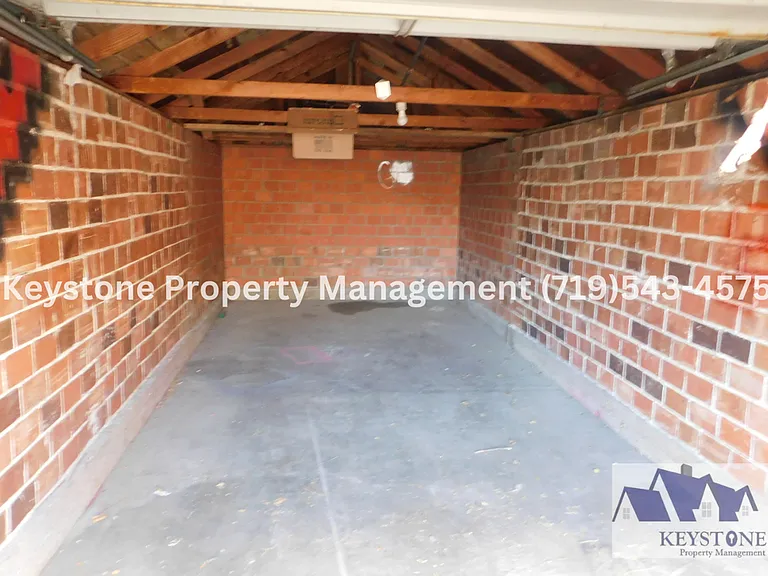 1233 Berkley Ave — Photo 14
