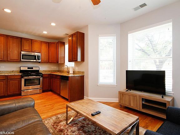 3rd image of 3049 W Fullerton Ave APT 3