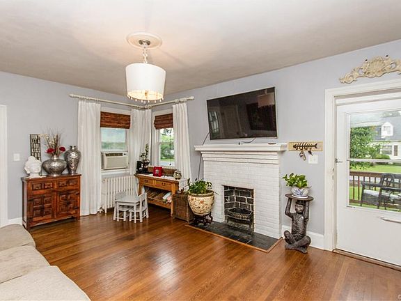 5th image of 109 Lee Ave