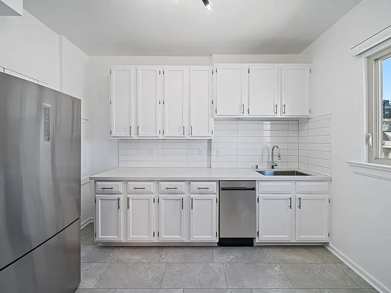 1048 Union St #17 — Photo 5